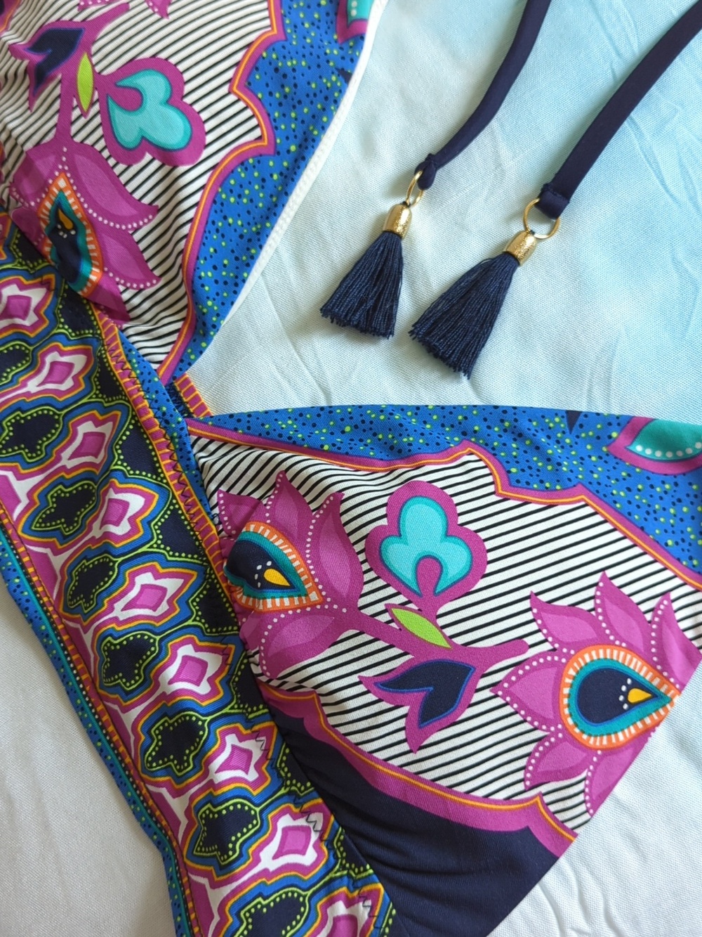 Trina Turk Triangle Bikini Top ' Sri Lanka' M- L *Flaws* - Picture 5 of 12